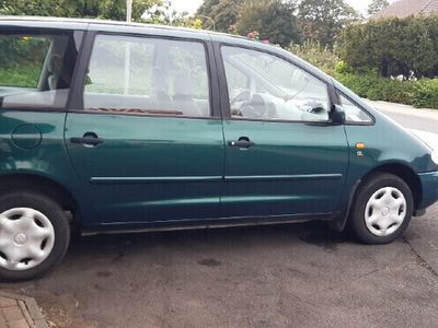 Dunkelgrün Gebraucht 1997 VW Sharan Van / Kleinbus | € 6.900