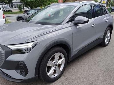 Grau Gebraucht 2021 Audi Q4 e-tron Advanced SUV | € 29.990 (Etwas zu teuer)
