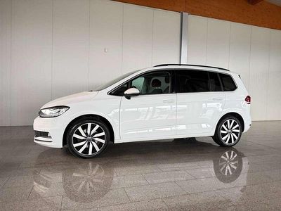 Gebraucht VW Touran Highline 150 PS (110 kW) 2022 Weiß Van / Kleinbus