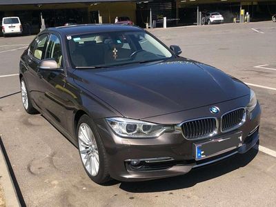 Braun Gebraucht 2012 BMW 318 Luxury Line Limousine | € 9.900 (Teuer)