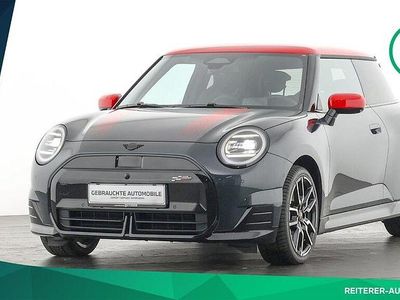 Grau (legend grey) Gebraucht 2024 Mini Cooper SE Kleinwagen | € 39.990 (Etwas zu teuer)