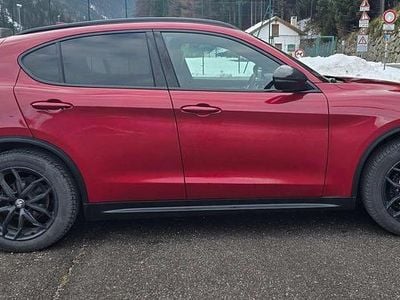 Rot Gebraucht 2019 Alfa Romeo Stelvio Tech Edition SUV | € 14.500