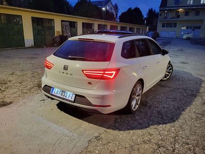 Weiß Gebraucht 2017 Seat Leon ST FR Kombi | € 12.500 (Etwas zu teuer)