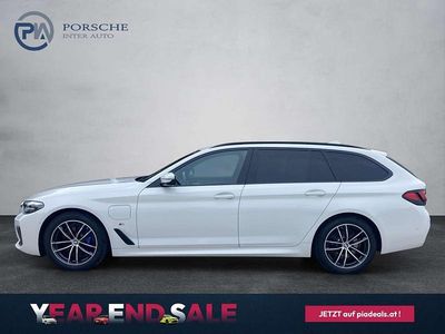 Weiss normal Gebraucht 2021 BMW 530e M Sport Kombi | € 38.870 (Teuer)