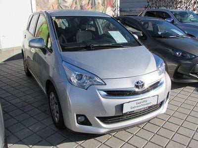 Gebraucht Toyota Verso-S Lounge 99 PS (72 kW) 2015 Silber Van / Kleinbus