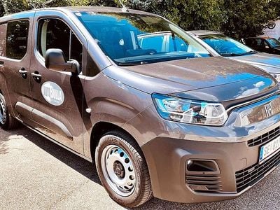 Grau Gebraucht 2023 Fiat Doblò Van / Kleinbus | € 28.990