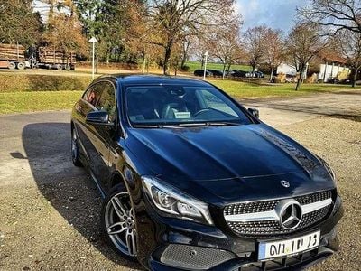 Schwarz Gebraucht 2018 Mercedes CLA250 Shooting Brake Kombi | € 21.000
