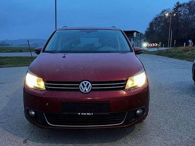 Rot Gebraucht 2013 VW Touran Van / Kleinbus | € 4.590 (Fairer Preis)
