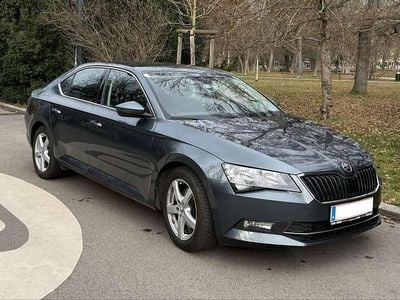 Grau Gebraucht 2019 Skoda Superb Ambition Limousine | € 19.990 (Superpreis)