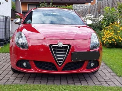 Rot Gebraucht 2012 Alfa Romeo Giulietta Progression Limousine | € 5.400 (Etwas zu teuer)