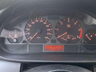 Gebraucht 2004 BMW 320 Limousine | € 1.100