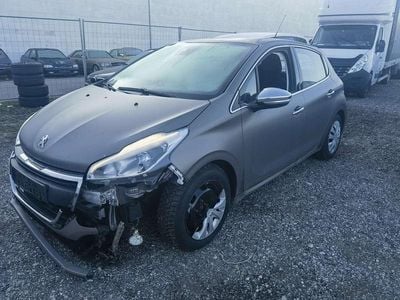 Gebraucht 2015 Peugeot 208 Active Kleinwagen | € 2.600