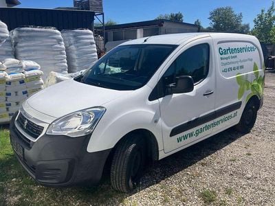 Gebraucht Peugeot Partner 99 PS (72 kW) 2017 Weiß Van / Kleinbus