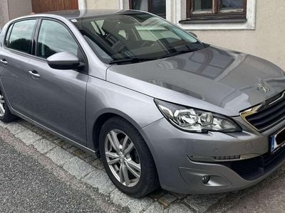 Gebraucht Peugeot 308 Active 110 PS (80 kW) 2015 Grau Limousine