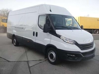 Weiß Gebraucht 2023 Iveco Daily Van | € 29.880