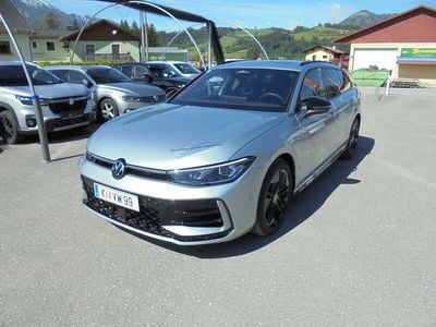 Gebraucht VW Passat R-line 150 PS (110 kW) 2024 Silber  metallic Kombi