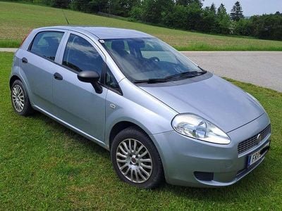 Grau Gebraucht 2009 Fiat Punto Limousine | € 2.800