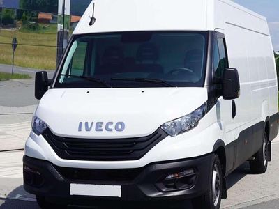 Weiß Gebraucht 2023 Iveco Daily Van | € 32.900