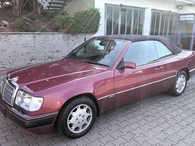 Rot Gebraucht 1993 Mercedes E300 Cabrio | € 21.900