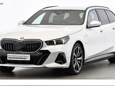 Mineralweiß Gebraucht 2024 BMW 530e M Sport | € 64.490