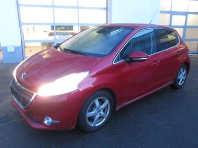 Gebraucht Peugeot 208 Allure 120 PS (88 kW) 2015 Mittelrot  metallicperleffekt Kleinwagen
