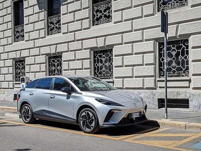 Gebraucht MG MG4 EV Luxury 150 kW (204 PS) 2022 Silber Kleinwagen