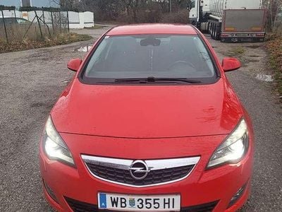 Gebraucht 2011 Opel Astra Edition Limousine | € 6.000 (Etwas zu teuer)