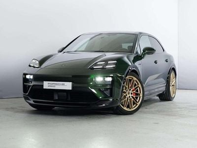 Grün Neu 2025 Porsche Macan Turbo SUV | € 124.900