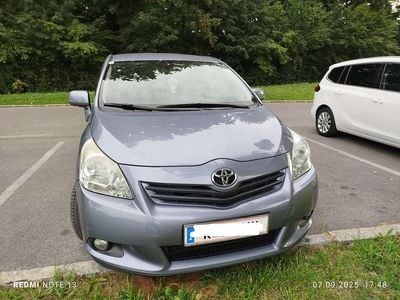 Grau Gebraucht 2009 Toyota Verso Comfort Van / Kleinbus | € 5.600