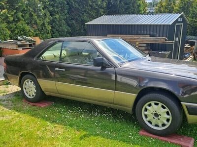 Braun Gebraucht 1988 Mercedes 230 Coupé | € 4.500