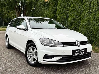 Weiß Gebraucht 2018 VW Golf VII Trendline Kombi | € 11.790 (Teuer)