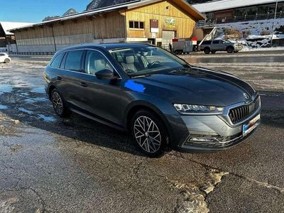 gebraucht Skoda Octavia Combi 2,0 TDI Premium DSG