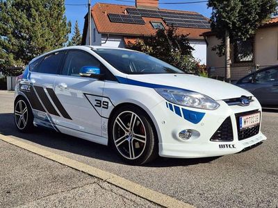 Weiß Gebraucht 2012 Ford Focus Limited Limousine | € 9.900