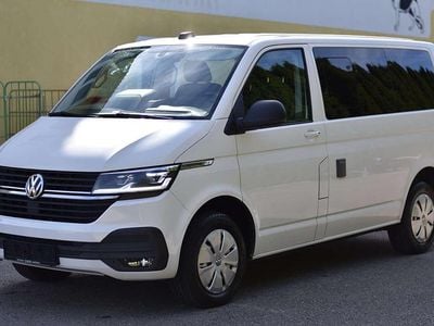 Weiß Gebraucht 2022 VW Caravelle Trendline Van / Kleinbus | € 28.000