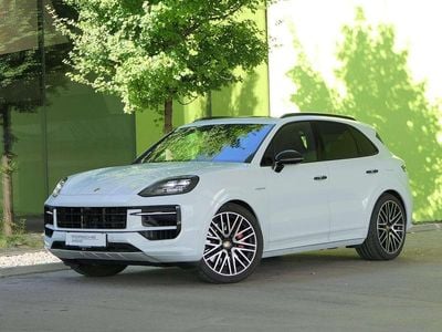 Weiss metallic Gebraucht 2024 Porsche Cayenne S E-Hybrid SUV | € 142.911 (Fairer Preis)