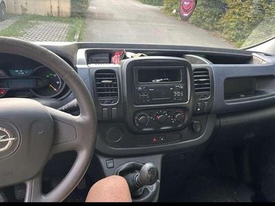 Grau Gebraucht 2015 Opel Vivaro Van | € 8.600 (Fairer Preis)