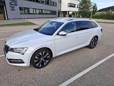 Weiß Gebraucht 2023 Skoda Superb Style Kombi | € 36.990 (Teuer)