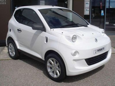 Weiß Neu 2025 Aixam eMinauto Limousine | € 12.550