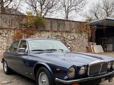 Blau Gebraucht 1988 Daimler Double Six Serie 1 Limousine | € 19.500