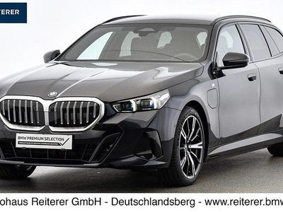 Schwarz (m carbonschwarz) Gebraucht 2024 BMW 530e M Sport | € 59.990