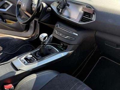 Silber Gebraucht 2015 Peugeot 308 Allure Limousine | € 6.999 (Guter Preis)