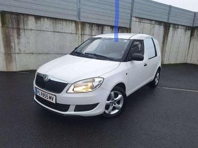 Gebraucht Skoda Roomster 80 PS (58 kW) 2010 Weiß Van / Kleinbus