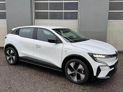 Weiß Gebraucht 2022 Renault Megane E-Tech Equilibre Limousine | € 21.990