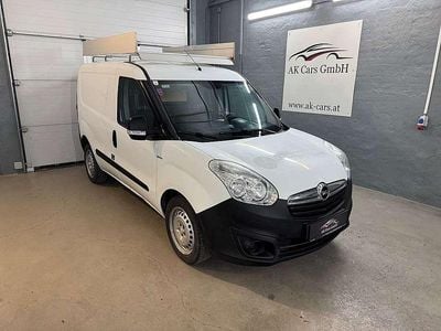 Weiß Gebraucht 2017 Opel Combo Van / Kleinbus | € 8.990