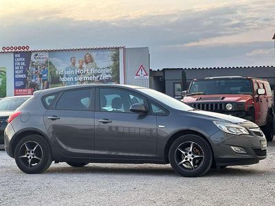 Gebraucht Opel Astra Design Edition 140 PS (102 kW) 2012 Grau Kleinwagen