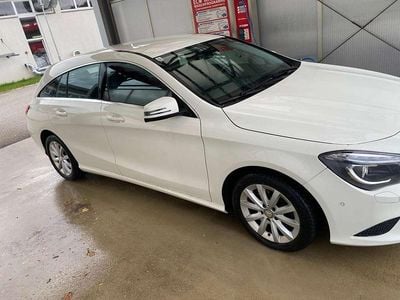 Gebraucht Mercedes CLA200 Shooting Brake 136 PS (100 kW) 2015 Weiß Kombi