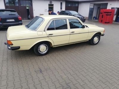 gebraucht Mercedes 200 in gutem Zustand abzugeben sucht neuen Besitzer