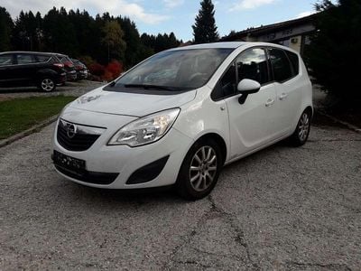 Weiß Gebraucht 2011 Opel Meriva Van / Kleinbus | € 4.200