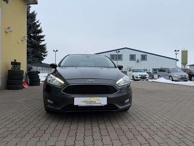 Grau Gebraucht 2016 Ford Focus Trend Limousine | € 4.990
