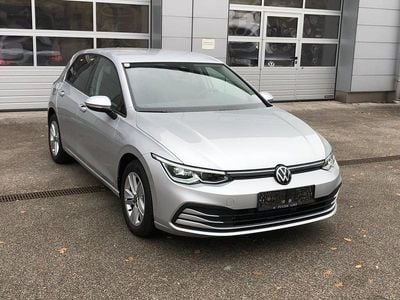Gebraucht VW Golf VIII Life 130 PS (95 kW) 2021 Silber  metallic Limousine